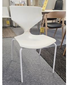 Quo stol 910.01 designet af Tonon - UDSTILLINGSMODEL.