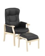 Trinløs otiumstol i læder og lyst bøgetræ.